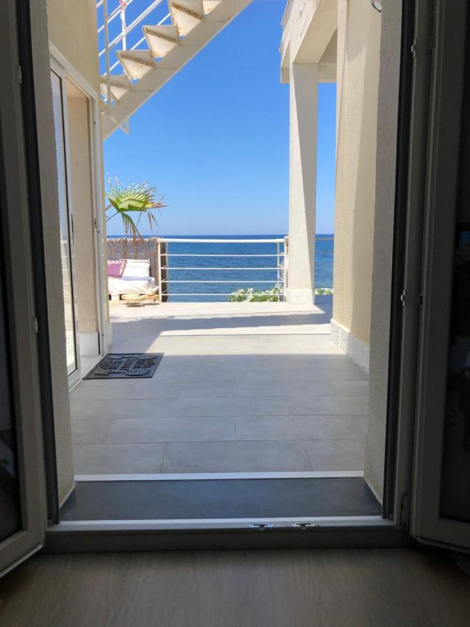 מלון קאריני Sea View Life מראה חיצוני תמונה