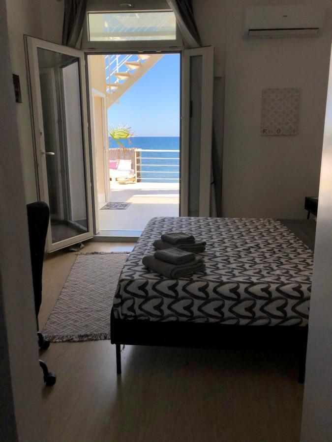 מלון קאריני Sea View Life מראה חיצוני תמונה